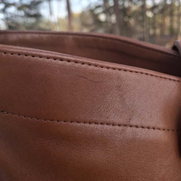 Classic Brown Leather Shoulder Bag with Buckle - Picture 4 of 15